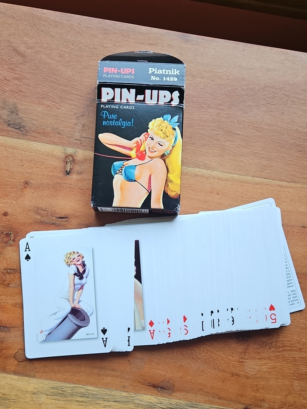 Pin-Ups Playing Cards